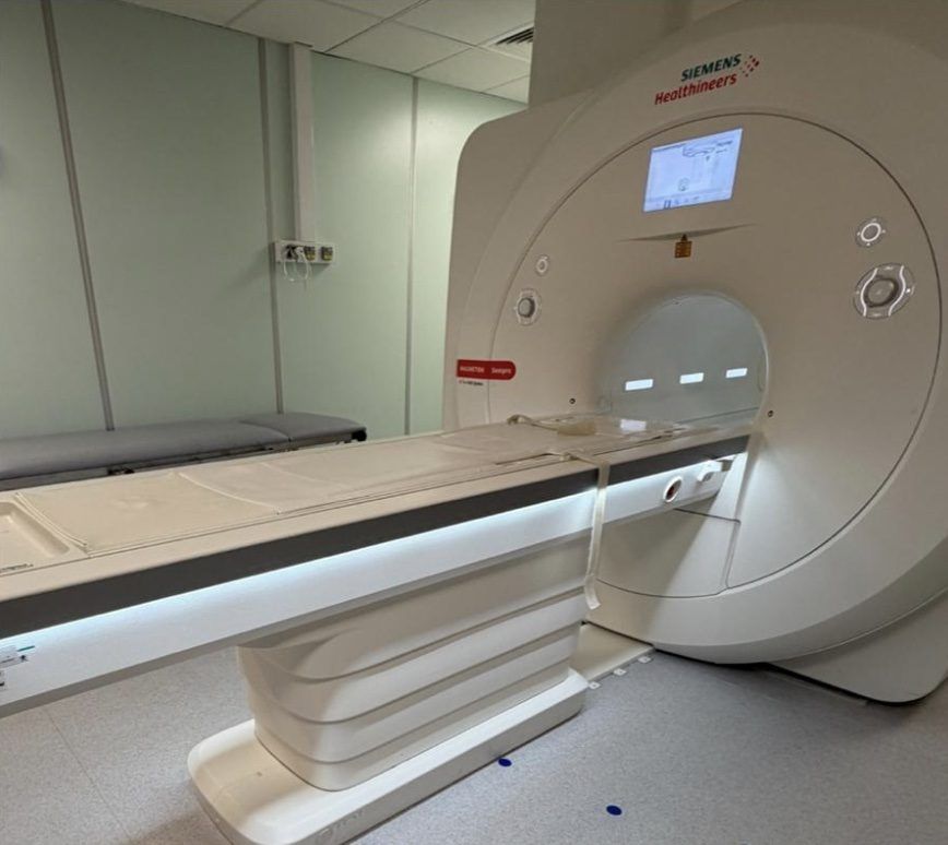 IRM Siemens Healthineers 1.5T installée en salle d'imagerie